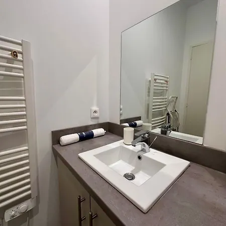 Les Du Pont Joffre Apartment *