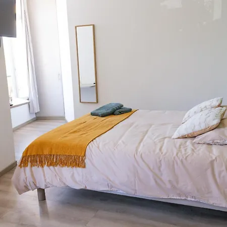 Les Du Pont Joffre Apartment *