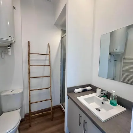 Les Du Pont Joffre Apartment